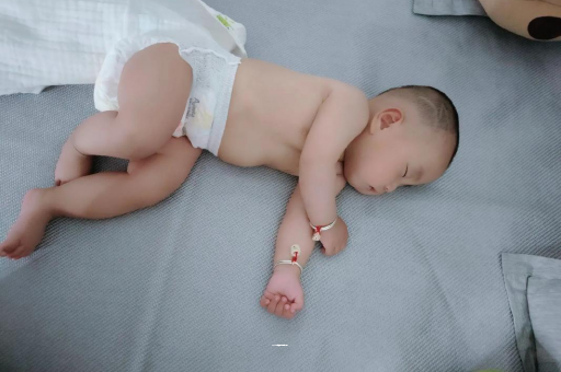 简阳宝宝积食发烧怎么处理